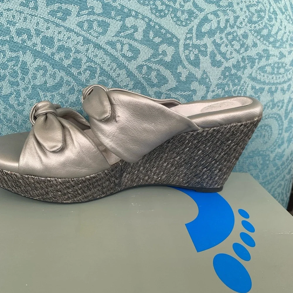 Soft Walk SUNNY VALE SILVERWASH Platform Sandals
